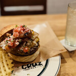 CRUZ BURGERS & CRAFT BEERS - 