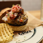 CRUZ BURGERS & CRAFT BEERS - 