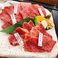 やきにくのバクロ 博多店 - 特選5種盛り。この中ではザブトンが最高に美味しかったです！