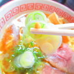 ラーメン ふくや - 醤油ラーメン５００円（税込）のネギのアップ【２０２１年１０月】