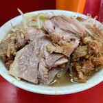 ラーメン二郎 - ブタの塊！