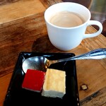 Yasaiga Oishii Resutoran Rongingu Hausu - ケーキ2種とコーヒー