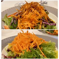 Ristorante IL FIGO INGORDO - 有機野菜のサラダ
                    この場でドレッシングを作るサービス。
                    オリーブオイルとビネガーをそれぞれ3種類から、辛さ甘さの説明を聞きながら好みで組合せて作るドレッシングは、連れとはまるで違う味わいとなりました♪