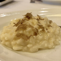 Ristorante IL FIGO INGORDO - リゾット あか牛のパルミジャーノレッジャーノ〝ヴァッケロッセ〟
                      赤牛（ヴァッケロッセ）のミルクで作られたパルミジャーノはイタリアでもとても生産量が少なく、とても希少価値が高いチーズなのだそうです。