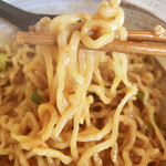 らーめん食堂 一心 ナミハナ - 汁なしを混ぜ混ぜして、リフト。