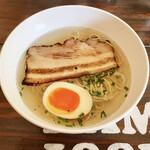 らーめん食堂 一心 ナミハナ - 子供ラーメン。汐ラーメンには味玉入っていないのに、子供ラーメンには入っている!!いいなぁ笑