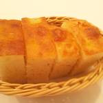 イルキアーロ - ローズマリーのフォカッチャ♪　ハーブ苦手なヒトはどうするのかな？