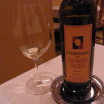 トラットリア・アルベロ - 2010 CHARDONNAY par ESCUDO ROJO　60mlグラス