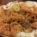 そばよし - 鶏そぼろはたっぷり載っており、しかもつゆだく！