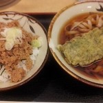 そばよし - 鶏そぼろ丼セット：470円＋ちくわ天90円