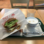 モスバーガー - モーニング野菜チーズバーガとカフェラテーのセット（税込み５７０円）