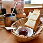 Komeda Kohi Ten - 【選べるモーニングC@サービス】トースト＆コメダ自家製あん：トーストにバターを塗るor塗らないを選べます。