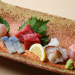 Assortment of 5 pieces of sashimi