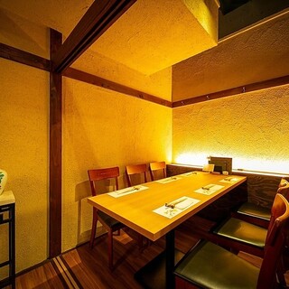 5名様〜6名様までの半個室にできるテーブル席もございます