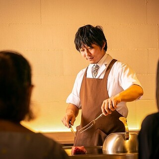 ライブ感あるオープンキッチン