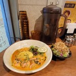 SPICY CURRY 魯珈 - 帆立の明太子コナッツカレー＋ぷちサラダ