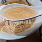 銀座 八五 - 輝く澄んだスープ