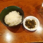 わらや - 白ごはん、付いてくる胡瓜と昆布の佃煮