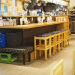 大衆酒肴スタンドさかば。 - 店内（カウンター席）