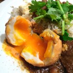 噛みたくないけど、食べたいの。 - ■今週の２種のカレーあいがけ
      ・和牛すね肉とひよこ豆のビーフカレー
      ・天然マイタケとホタテの発酵バターカレー