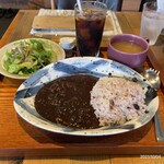 カフェ コメコ - 牛肉とマッシュルームカレー