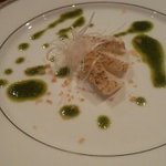 利心 - 前菜。炙ったイカをバジルのソースで。