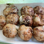 たこ焼まるちゃん - たこ焼き10個入り350円醤油味。