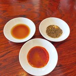 Gyouza Semmon Tenka Watoan - 調味料が沢山あるので、好みの味付けが出来る♬