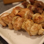 鳥せい - 鳥精肉(2本）297円(2021年10月)