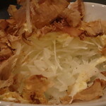 鳥せい 江別野幌店 - オニオンサラダ、玉ねぎ、マヨネーズ、かつお節だけの潔いサラダ！(2021年10月)