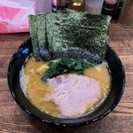 麺家 GOOD LUCK - ラーメン700円麺硬め。海苔増し100円。