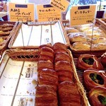 BOULANGERIE ANCIENNE - クリームホーンは、クリーム抜きの状態で売っています。