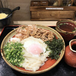 Honkakuha Hakata Udon Hasida Taikiti - 肉温玉ぶっかけうどん（温）¥930