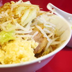 ラーメン二郎 - ラーメン半分＋ニンニク多め＋白ネギ