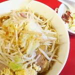 ラーメン二郎 - ラーメン半分＋ニンニク多め＋白ネギ
