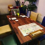 i-na Dining Bar and Cafe  - テーブル