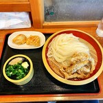 讃岐うどん しろちゃん - イカ天ざる中とかしわ天2個で900円税込
            私はリーズナブルだと思いました。