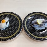 はま寿司 - 広島県産浜茹で牡蠣握り （もみじおろしのせ）88円＋北海道産炙りさんま　165円