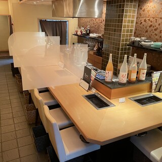 落ち着いてお食事を楽しめるカウンター席（10名様まで利用可能）