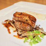 159328999 - ニュージーランド産仔牛フィレ肉と 世界三大珍味フォアグラのロッシーニ風ソテー
