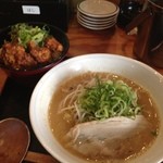 らー麺 櫻ぐみ - とんこつ醤油ラーメンとミニ唐揚げ丼