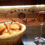 ワインバーレストランプチパリ - まずはスパークリングロゼでカンパイ