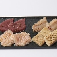 ホルモン盛り合わせ
