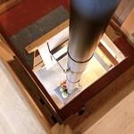 cafe 津別珈琲 - 2階から1階を煙突伝いに見下ろせます