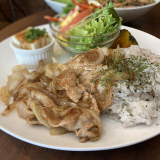 カフェバー プチプラム_1