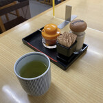 Tempura Shokudou Uotoku - お茶と卓上アイテム♪