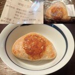 桜舎 - 味噌と玄米のぱん　まんなかに麦味噌ベースの、しょっぱすぎないのが◎