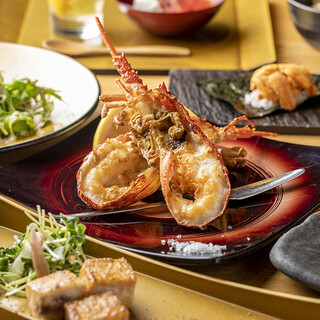 Carefully selected fresh seafood that colors the four seasons, purchased from Tsukiji every morning