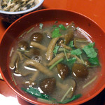 一乗院 - なめこと三つ葉のお味噌汁