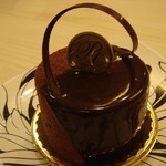 Pour toi - チョコケーキにラズベリーソースが入ったもの（３６０円）